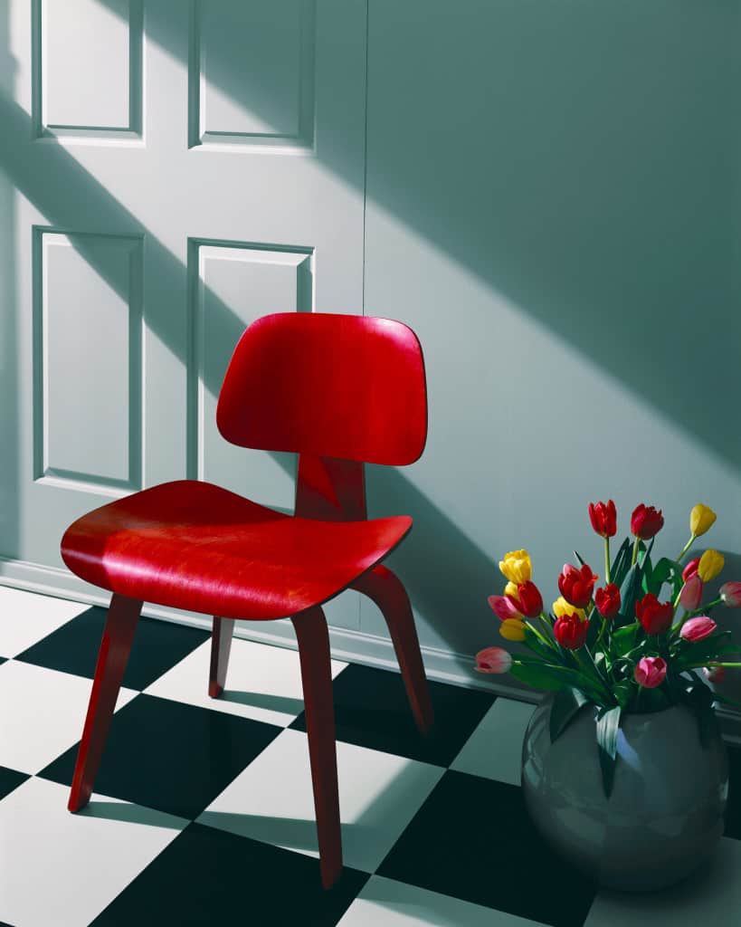 What’s the difference between linoleum and vinyl flooring?